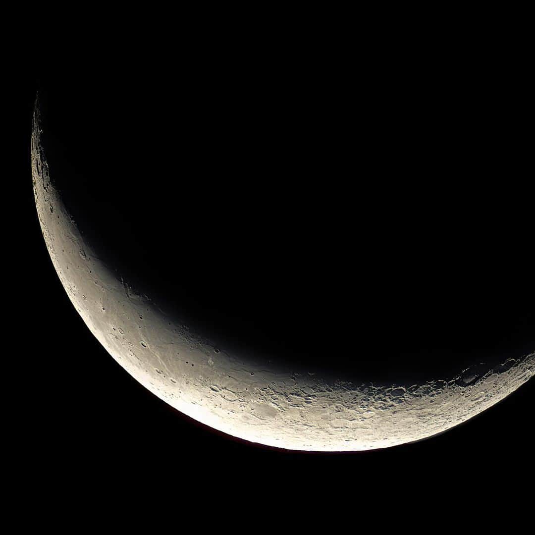 KAGAYAさんのインスタグラム写真 - (KAGAYAInstagram)「夜明けの東天にならんだ二十六夜の月と金星。 まるで空の宝石のようでした。 （本日撮影） 今日もお疲れさまでした。 #星空 #moon」8月16日 22時43分 - kagaya11949