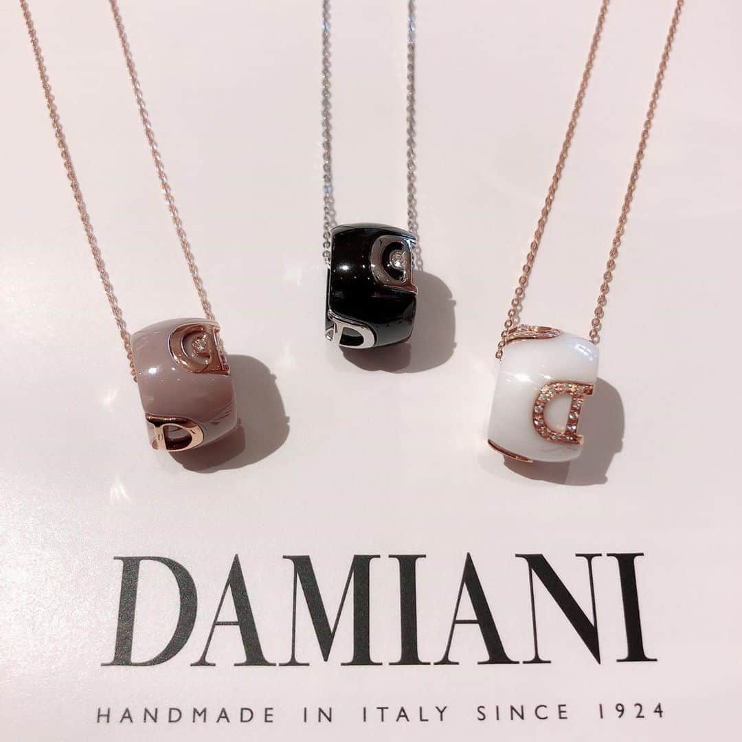 bijouxthreecさんのインスタグラム写真 - (bijouxthreecInstagram)「【DAMIANI】 ふっくらとボリュームのあるセラミックに、Dのロゴを飾った人気コレクション「ディーアイコン」✨エレガントなカラーリングは、大人ならではのチャーミングな遊び心を演出します😍  #damiani #damianidicon  #dicon  #ダミアーニ #dアイコン #jwellery  #ネックレス #necklace #ペンダント #pendant #ビジュースリーク #bijouxthreec #新潟 #古町 #クラッシュアンドカンパニー」8月16日 14時12分 - bijouxthreec