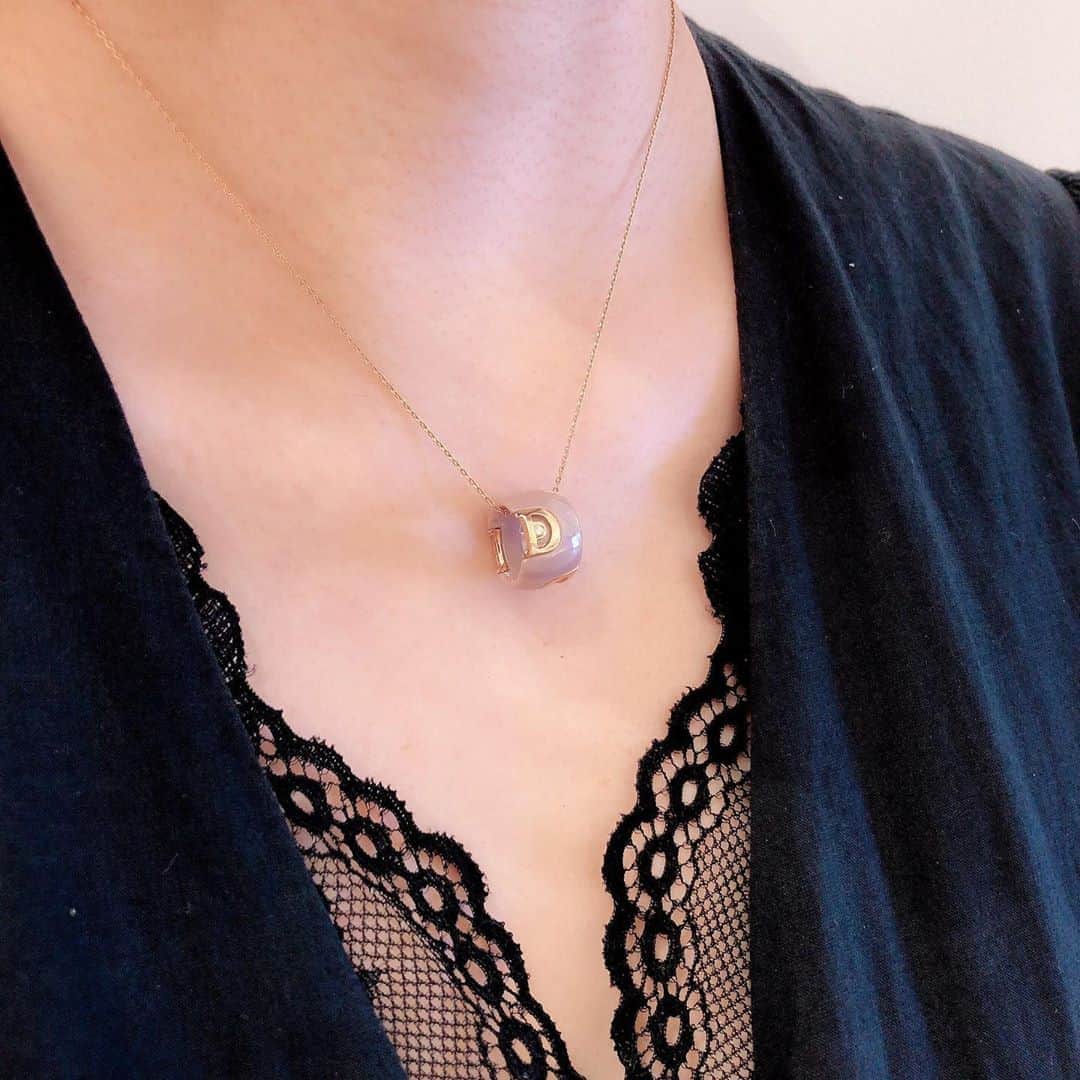 bijouxthreecさんのインスタグラム写真 - (bijouxthreecInstagram)「【DAMIANI】 ふっくらとボリュームのあるセラミックに、Dのロゴを飾った人気コレクション「ディーアイコン」✨エレガントなカラーリングは、大人ならではのチャーミングな遊び心を演出します😍  #damiani #damianidicon  #dicon  #ダミアーニ #dアイコン #jwellery  #ネックレス #necklace #ペンダント #pendant #ビジュースリーク #bijouxthreec #新潟 #古町 #クラッシュアンドカンパニー」8月16日 14時12分 - bijouxthreec
