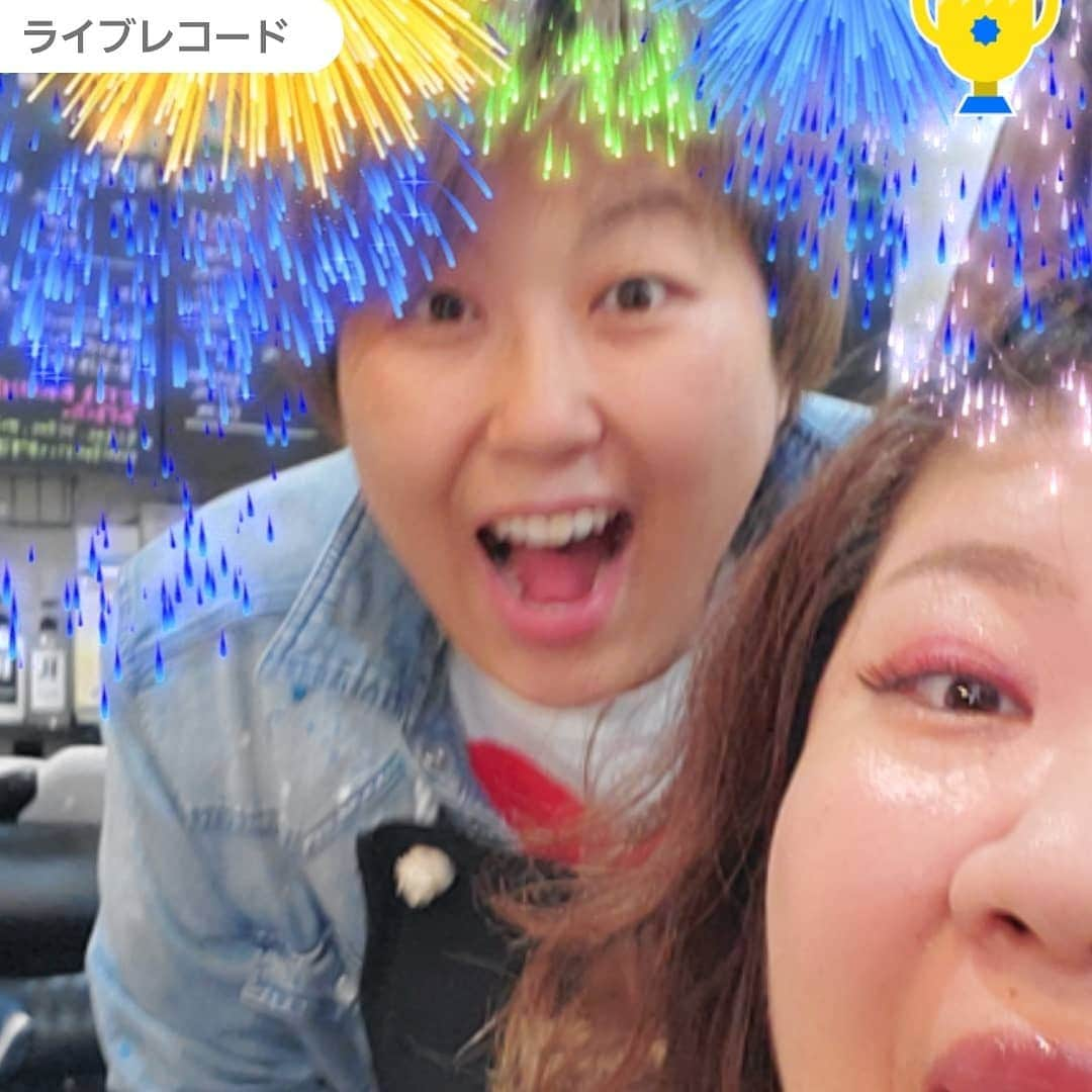 八つ橋てまりさんのインスタグラム写真 - (八つ橋てまりInstagram)「#リュトムス 行ってきたー✂  今回は、カット&カラー&部分パーマ✨ 最高の仕上がりとなりましたー😊  本城さんありがとうございます✂✨  その日は#ぽこちゃ の花火大会だったから、配信やらせてもらいながらやったんだ😊 そして、なーんとなんとリュトムス6周年🌼 そんな時に来れてhappyでしたー✨ 　 本城さんが、髪の毛の悩み聞いてくれたり、前髪の切り方を、配信で教えてくれたよ😄  楽しかったー✨  本城さーん😍またおねがいしまーす✂✨ そして、6周年おめでとうございます🌼  #✂ #6周年 #おめでとうございます #髪 #rhythmus #てまりん #美魔女 #happy」8月16日 14時14分 - temari.odebu