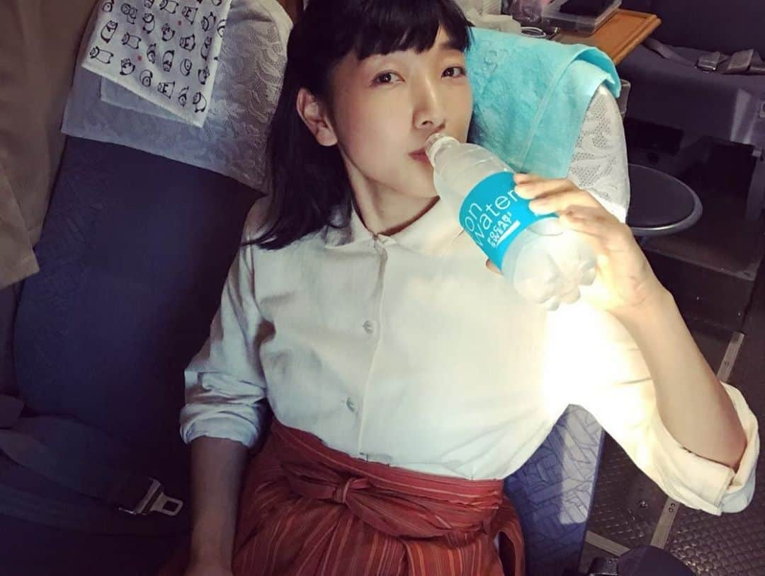 安藤サクラさんのインスタグラム写真 - (安藤サクラInstagram)「暑い暑い暑いぃぃっ🌞みなさま水分補給はしっかりと🙏🤍🌞塩分もね🌊ということでカメラロールにねむってた福子とイオンウォーターの写真🌏みんなに会いたいなー。#ionwater#イオンウォーター」8月16日 14時21分 - sakuraando