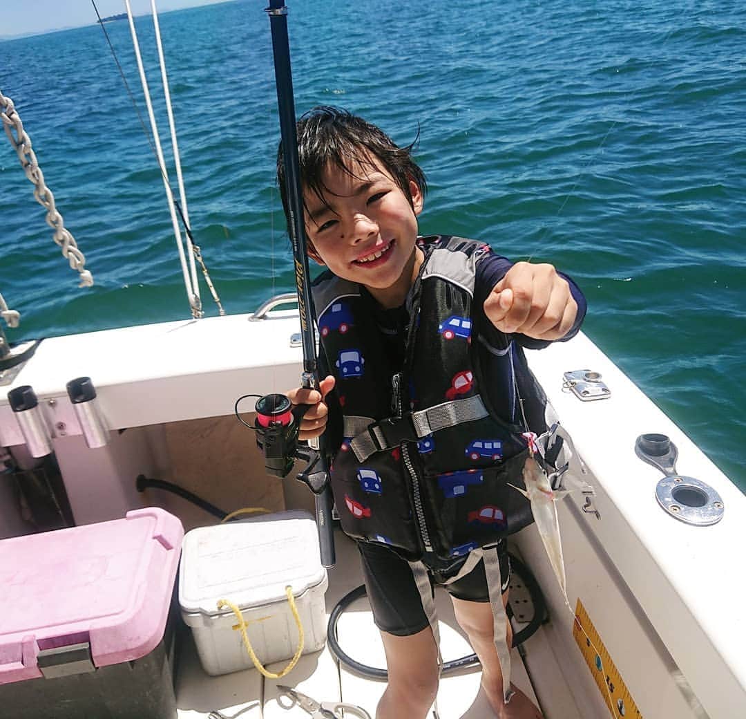 コーキTVさんのインスタグラム写真 - (コーキTVInstagram)「こうちゃん、初めて「船に乗る🛥️」「船釣り🎣」「海水浴🏖️」 生まれて初めてのことを一気に3つも経験させて頂きました😆 KEN坊さんありがとうございました✨ #釣り #船釣りデビュー #海水浴 #人生初めての #船」8月16日 14時43分 - koki_tv1018