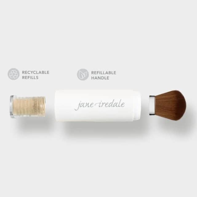 のインスタグラム：「パウダーミーのSPF30ドライサンスクリーンは、1-2-3のように簡単に塗ることができます。 ﻿ ☀️ 詰め替え用キャニスターをブラシの底に入れて、しっかりと固定されるまでねじります。 ﻿ ﻿ ☀️ ブラシの上部からキャップを外し、ロックを解除した位置に回します。 ﻿ ﻿ ☀️ ブラシを逆さまに振って製品を出し、塗布していきます。﻿ ﻿ サステナブルな日焼け止めであなたのお肌にも、地球にも優しく🌏💕﻿」