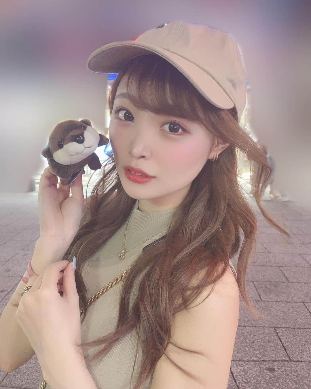 鳥海絢菜のインスタグラム：「・ これは貰ったカワウソちゃん🦦 ・ ・ ・ #game #ootd #ゲームセンター #ufoキャッチャー #新宿」