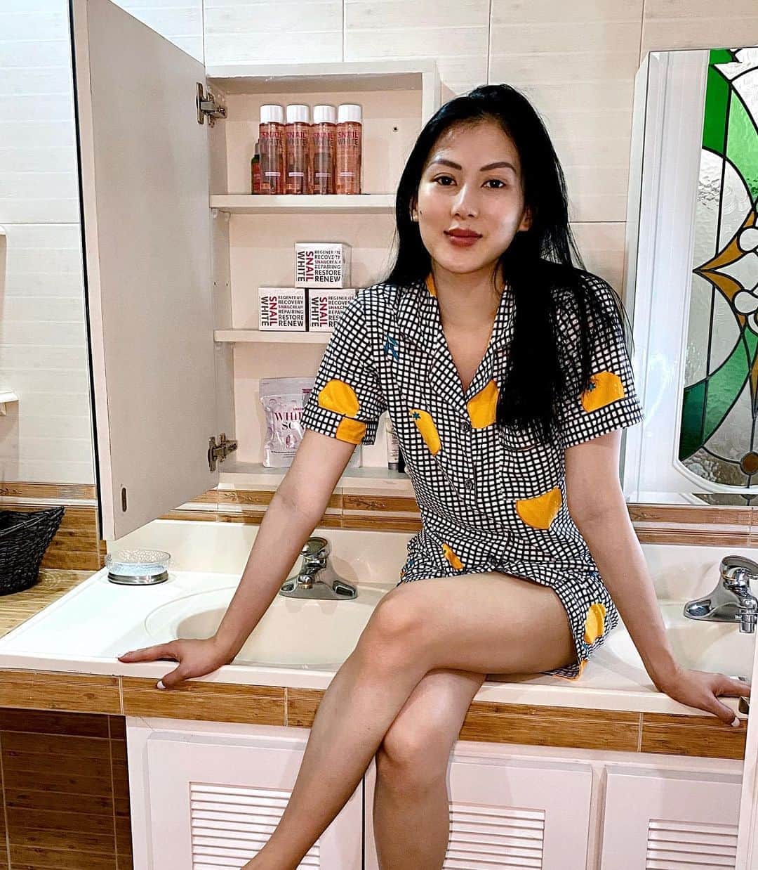 Alex Gonzagaさんのインスタグラム写真 - (Alex GonzagaInstagram)「Just like Sam Suka this is my Skincare holy grail trinity!! Whipp soap, glow potion toner and mositurizer from @snailwhitephils! Look like your fave kdrama actress kahit bago matulog with these 3 products! Promise ito lang gamit ko now! 😬🤪」8月16日 15時24分 - cathygonzaga