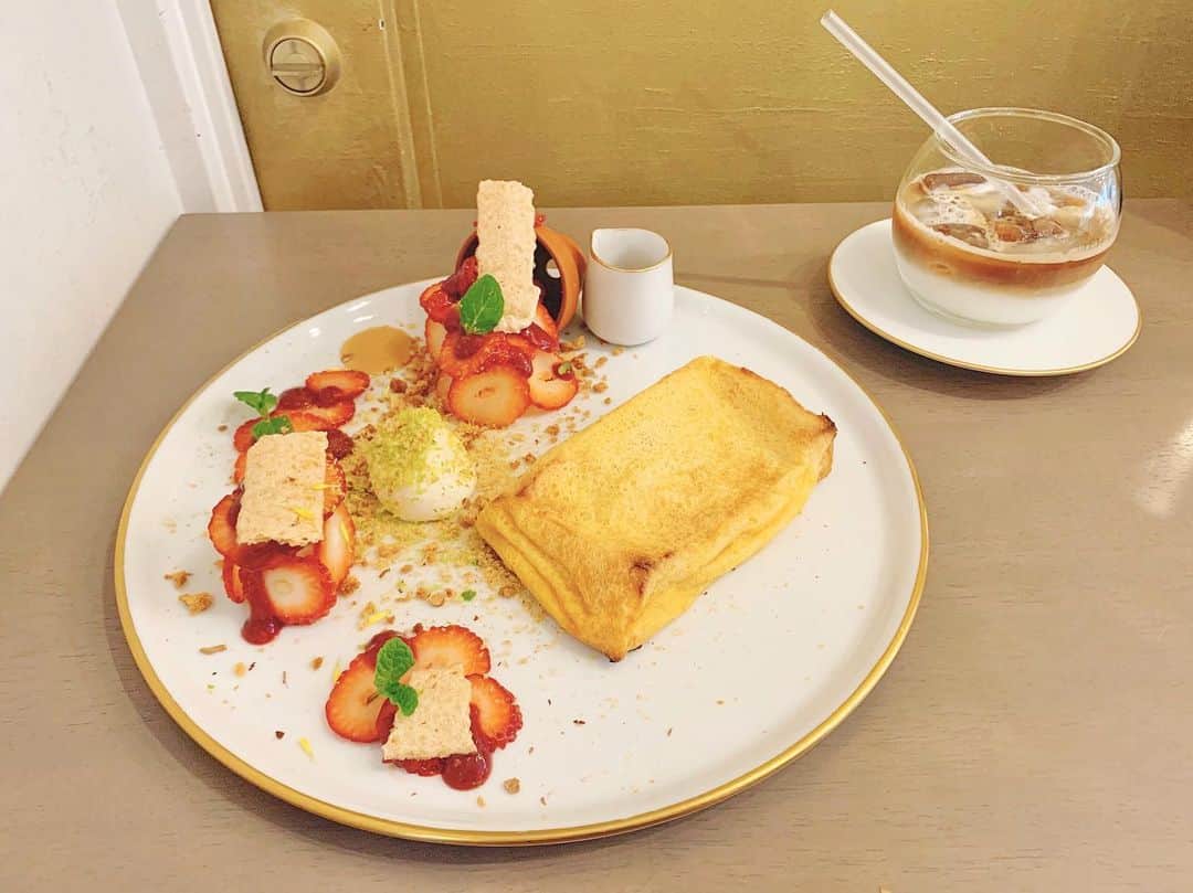 南野里佳のインスタグラム：「. 皆さまいかがお過ごしですか？ ご無沙汰しております✨ . このアカウントも、ゆるりと更新していきます❣️ . MONAでの経験を活かして やりたいことを形にしていくために 今も日々チャレンジしの繰り返しです☺️ . （MONAモデルのみんなの発信をみて いつも沢山のエネルギーもらってます💓） . 元気をもらえる人たちの存在に本当に感謝✨✨」