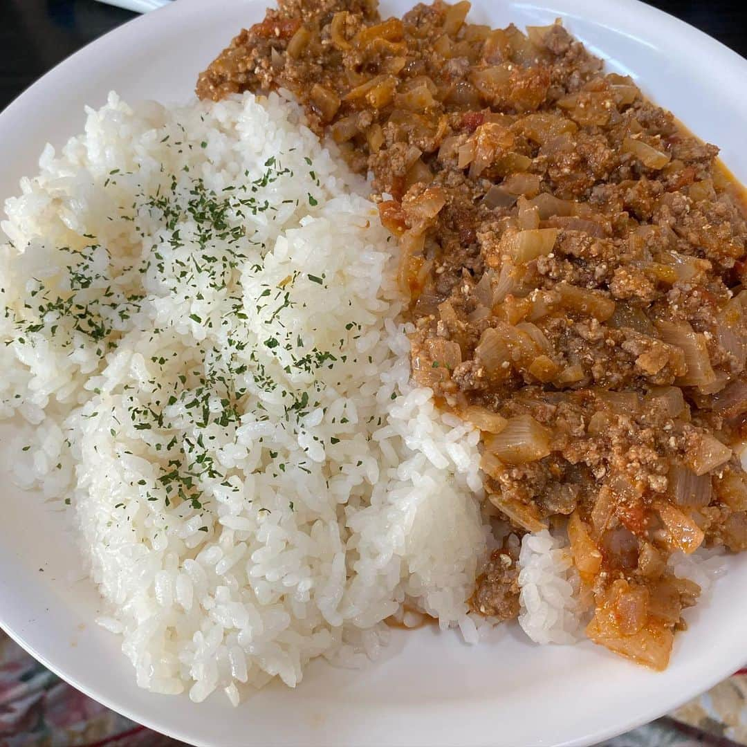 加藤拓歩さんのインスタグラム写真 - (加藤拓歩Instagram)「キーマカレー作りました  玉ねぎのみじん切りめんどくさかったのでめっちゃくちゃあらみじんにしましたが むしろこっちの方が好きです🙋‍♂️」8月16日 15時39分 - takuho_bjw