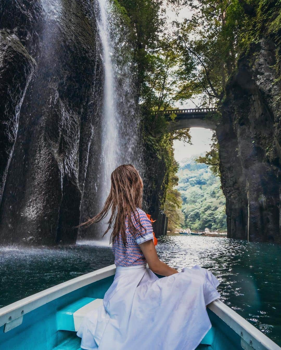 Kanna♡Ivyさんのインスタグラム写真 - (Kanna♡IvyInstagram)「體驗大自然前後對比🌱🤣🧖‍♀️（是時候給頭髮做個護理了...） . . .  #instatravel #instago #instagood #trip #holiday #photooftheday #fun #travelling #tourism #tourist #instapassport #instatraveling #mytravelgram #travelgram #travelingram #igtravel #waterfall #natural #takachiho #summer #momentsofmine」8月16日 15時47分 - kkkkkkanna