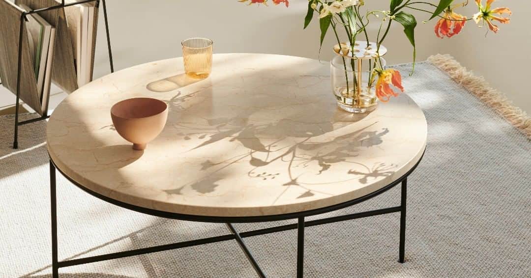 フリッツハンセンさんのインスタグラム写真 - (フリッツハンセンInstagram)「Beautiful sunlight on stone, featuring the Planner™ Coffee Table by Paul McCobb and an Ikebana vase by Spanish designer, Jaime Hayon  Explore more via link in bio  #fritzhansen #table #tabledesign #paulmccobb #jaimehayon  #프리츠한센 #フリッツハンセン」8月16日 16時00分 - fritzhansen