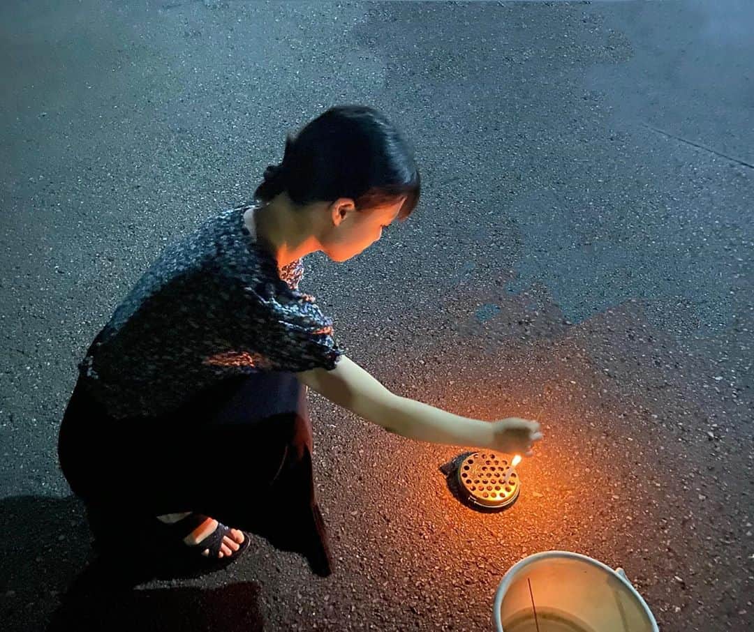 多田成美のインスタグラム：「花火をしました🎆 線香花火を落とさず最後までできて嬉しかったです！❤︎」