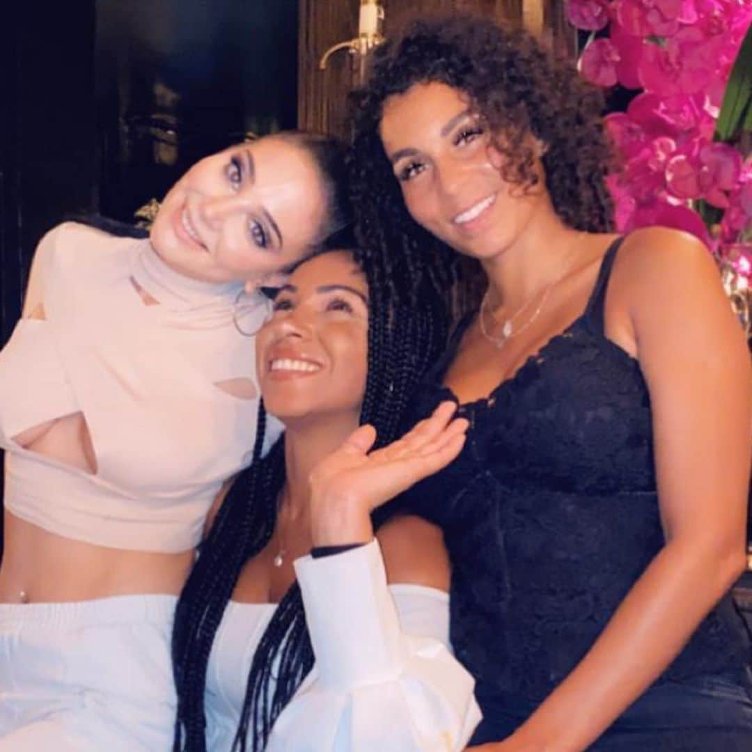 Tulisaさんのインスタグラム写真 - (TulisaInstagram)「First night out post lockdown & I’m back at @sheeshchigwell first taste of normality! Just me & my girls sharing our love, fears, truths & good food. @nyomiofficial @jodieannetaylor @domo_j86 love you all so much 💕 🤗」8月16日 16時31分 - tulisacontostavlos