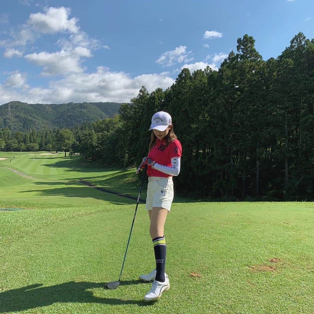 高木由梨奈さんのインスタグラム写真 - (高木由梨奈Instagram)「ゴルフウェアって可愛いからついたくさん集めたくなっちゃう⛳️﻿ ﻿ 昨日は真っピンクでした💕﻿ 緑にピンクが映える🙌！笑﻿ ﻿ ゴルフは下手だけど形から入るタイプだからもっといろんなウェア集めよっと😂﻿ ﻿ ﻿ #ゴルフウェア﻿ #ゴルフ女子﻿」8月16日 16時33分 - yurina_takagi