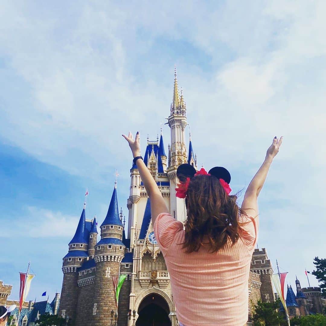 ベネット・マヤのインスタグラム：「Who says you have to grow up.. 💫 ~Walt Disney ~」