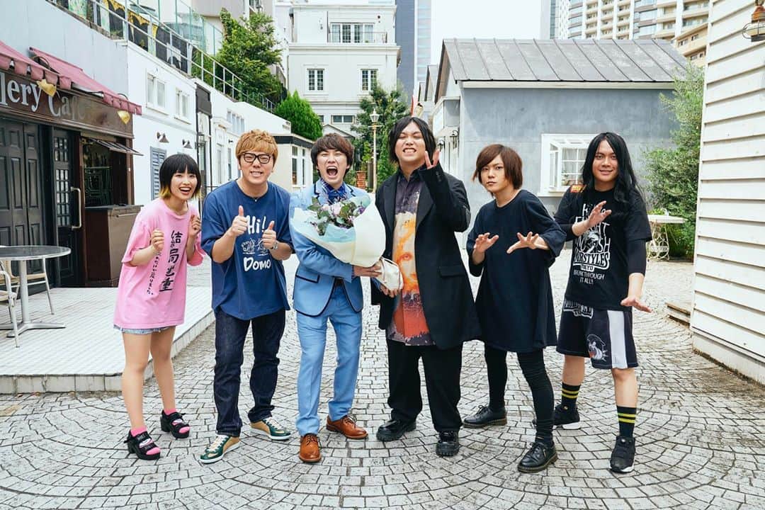 飯岡拓也のインスタグラム：「とても素敵な企画でスチール撮らせて頂きました！  「ハッピー毎日投稿終了前ソング」 作詞・作曲:こやまたくや 編曲・歌唱:ヤバイTシャツ屋さん  【MUSIC VIDEO CAST】 ※カナ表記五十音順・敬称略 #アバンティーズ  #ヴァンゆんチャンネル【VAMYUN】 #おるたな Channel  #シルクロード(フィッシャーズ) #スカイピース  #SUSHI RAMEN【Riku】.  #東海オンエア  #はじめしゃちょー  #パパラピーズ  #HIKAKIN  #ヤバイ T シャツ屋さん   【MUSIC VIDEO STAFF】 [監督] 佐藤寛太  [映像演出] 佐藤寛太・YP [プロデューサー] Sachi Nagano [プロダクションアシスタント] YPFU member [Cine photogapher] Reo Fujisaki [Camera Assistant] MIKAGE [照明監督] Takumi Yamada  [Styling] 春原愛子 [Photo] 飯岡拓也」