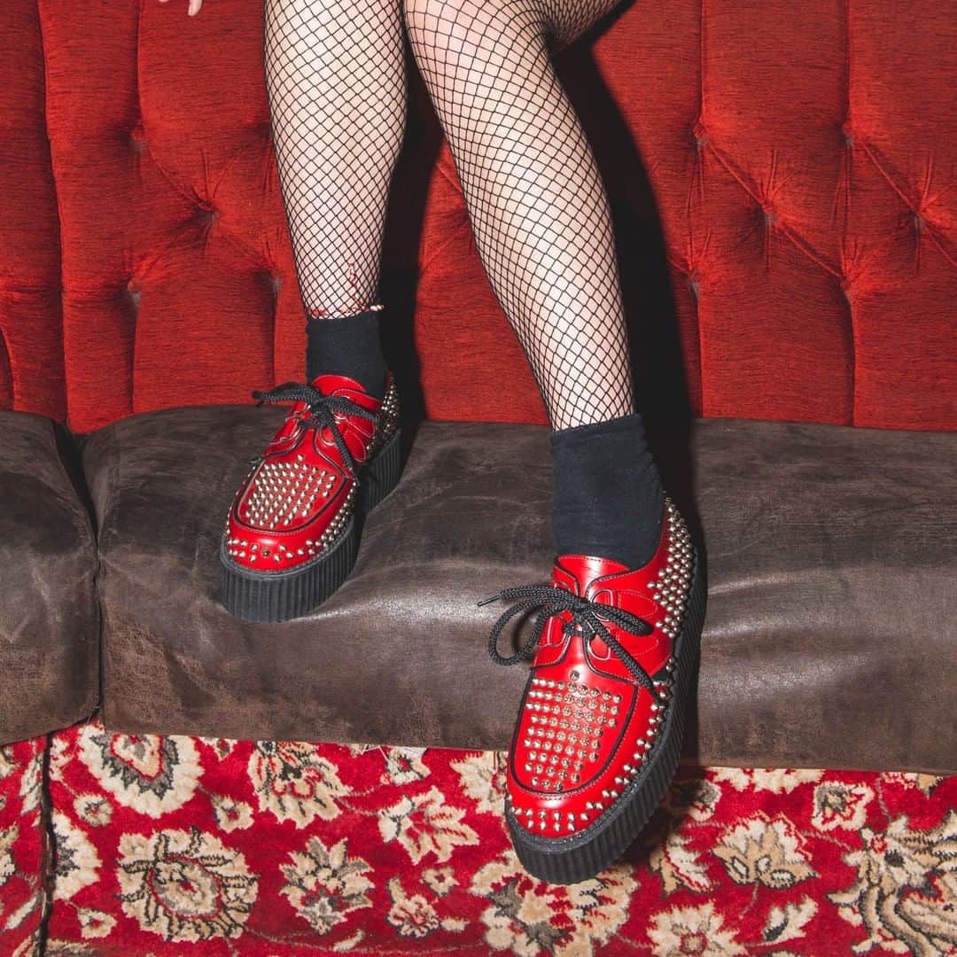 アンダーグラウンドのインスタグラム：「With a never-ending demand for our original styles, we have opened the doors of our design room and made this huge catalogue of custom-made footwear available to our customers. Custom Made orders will be specially made for you with an estimated 12 week production time.⁠ ⁠ Our Custom Made Footwear production line allows you to select any of our designs, in a huge range of colours, materials and combinations and have them specially made for you. Any creepers or steel caps can be made on a single, double or triple sole. Material combinations can be inter-changed between the different styles – for example if you see a combination on the Wulfrun and would like that as a King Tuts, then yes, we can do that.⁠ ⁠ In true Underground style we will not be bound by rules or seasonal restraints and with custom made we are supporting sensible and sustainable production.⁠ ⁠ For this week only we have special offer on all custom made orders- link in the bio ⁠ ⁠」