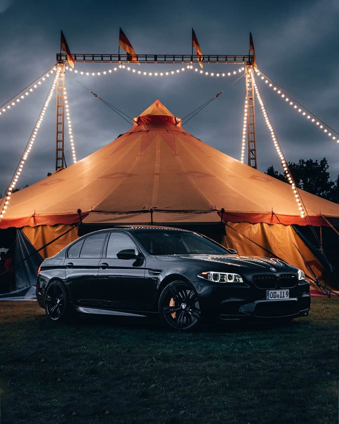 BMWのインスタグラム：「Power circus. The fifth-generation BMW M5. #BMW #M5 #BMWM #BMWrepost @Toni.abb @Lennart.raw」
