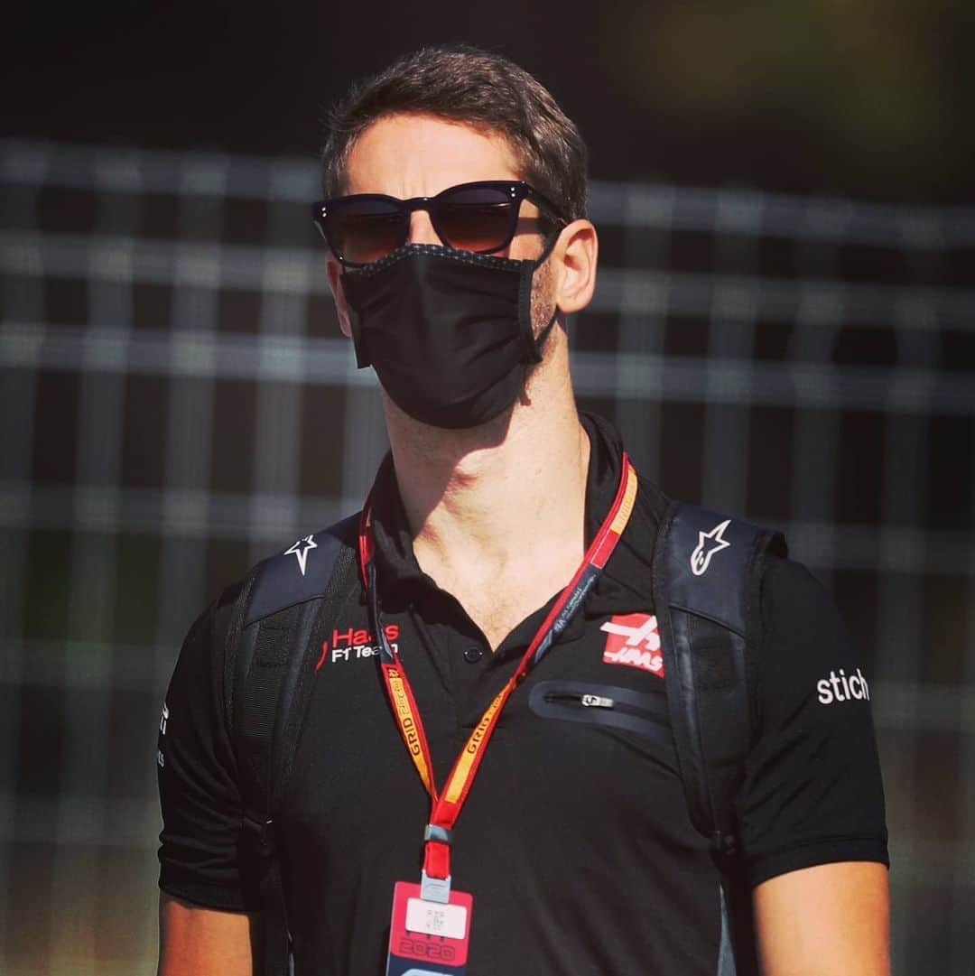 ロマン・グロージャンのインスタグラム：「Race day, let's go 💯」
