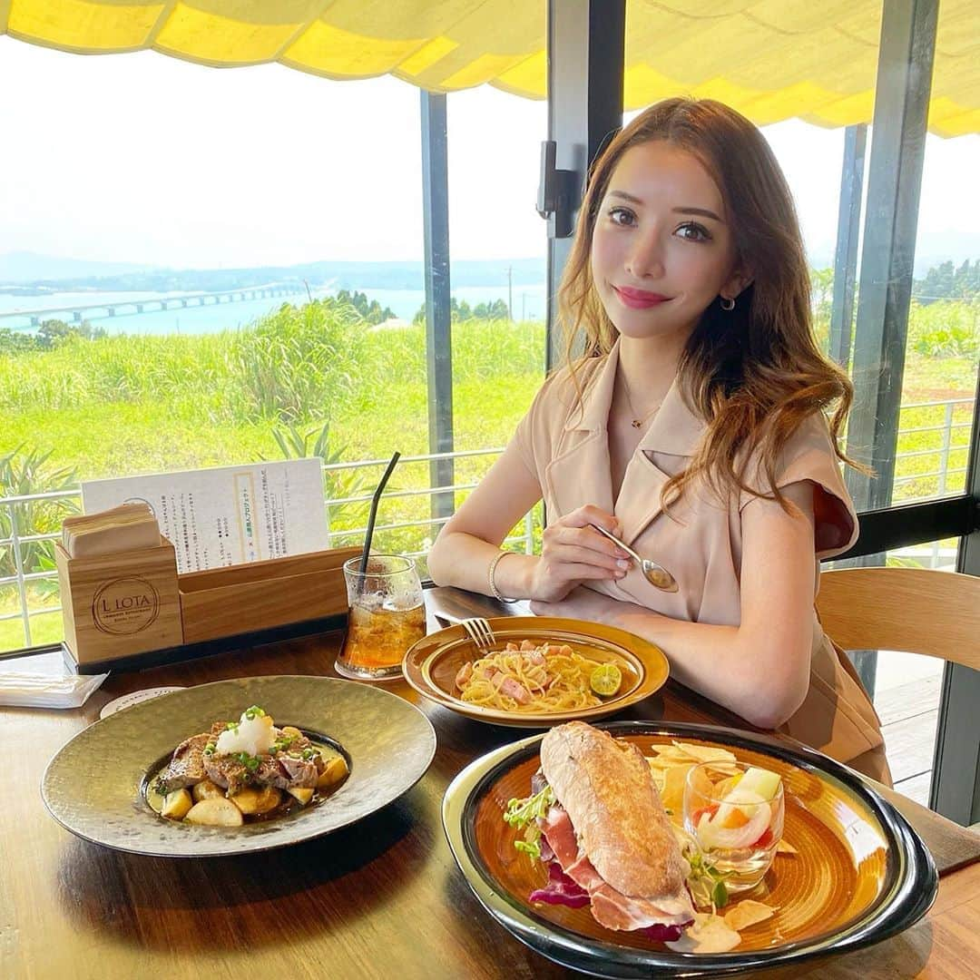 伊東亜梨沙さんのインスタグラム写真 - (伊東亜梨沙Instagram)「古宇利島のcafe L LOTAでランチ😋 綺麗な海を見ながら贅沢な時間でした👏 . . #エルロタ #古宇利島 #古宇利島カフェ #沖縄旅行 #沖縄 #okinawa #trip #travel #ありさtravel」8月16日 17時13分 - arisa__917m