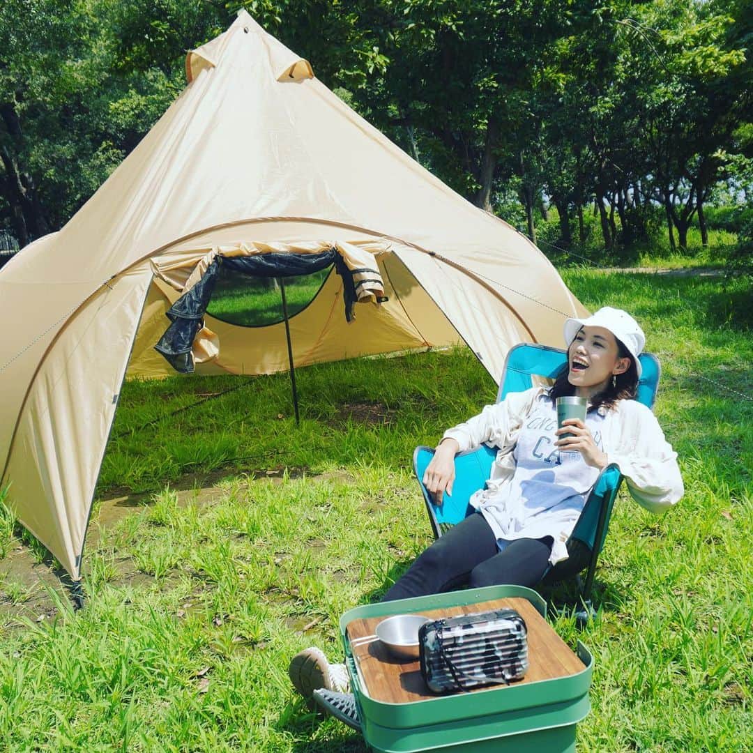 グッピーこずえさんのインスタグラム写真 - (グッピーこずえInstagram)「ハイランダーのワンポールポップアップテントおかりして張らせて頂きました！ノンアルでも設営後の一杯はうまい😋今年はいっぱいテント建てたい🏕 #ハイランダー　#hilander  #フィンガル　#ポップアップテント　#ワンポールテント　#eno  #キャンプ #camping」8月16日 17時22分 - gupikozu