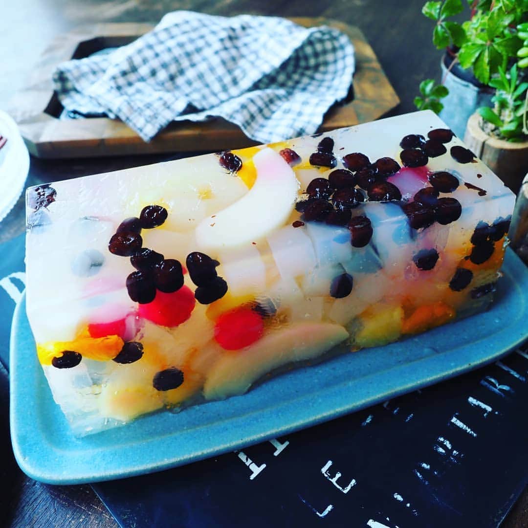 Michiko Maedaさんのインスタグラム写真 - (Michiko MaedaInstagram)「ちょっとレトロなひんやりおやつ💕 あっという間にフルーツみつ豆ゼリーテリーヌ😋🌿  ※※※※※ ※※※※※  #フルーツみつ豆ゼリーテリーヌ #フルーツみつ豆#フルーツみつ豆ゼリー #みつ豆#ゼリーテリーヌ#ゼリーケーキ #昭和レトロ#レトロ#ひんやりおやつ #夏休みのおやつ#あっという間 #めちゃめちゃおすすめです❤️ #レシピは後程ブログにて #IGersJP#IGersjp#IGersj#クッキングラム#デリスタグラマー#おうちごはんlover#コッタ #lin_stagrammer#kurashiru#クッキングラム#クッキングラムアンバサダー#クオカ#エルグルメ#フーディーテーブル#おうちごはんlover#おうちごはん革命#おうちカフェ#ハラペコさんの夏休み」8月16日 17時23分 - shana.mama