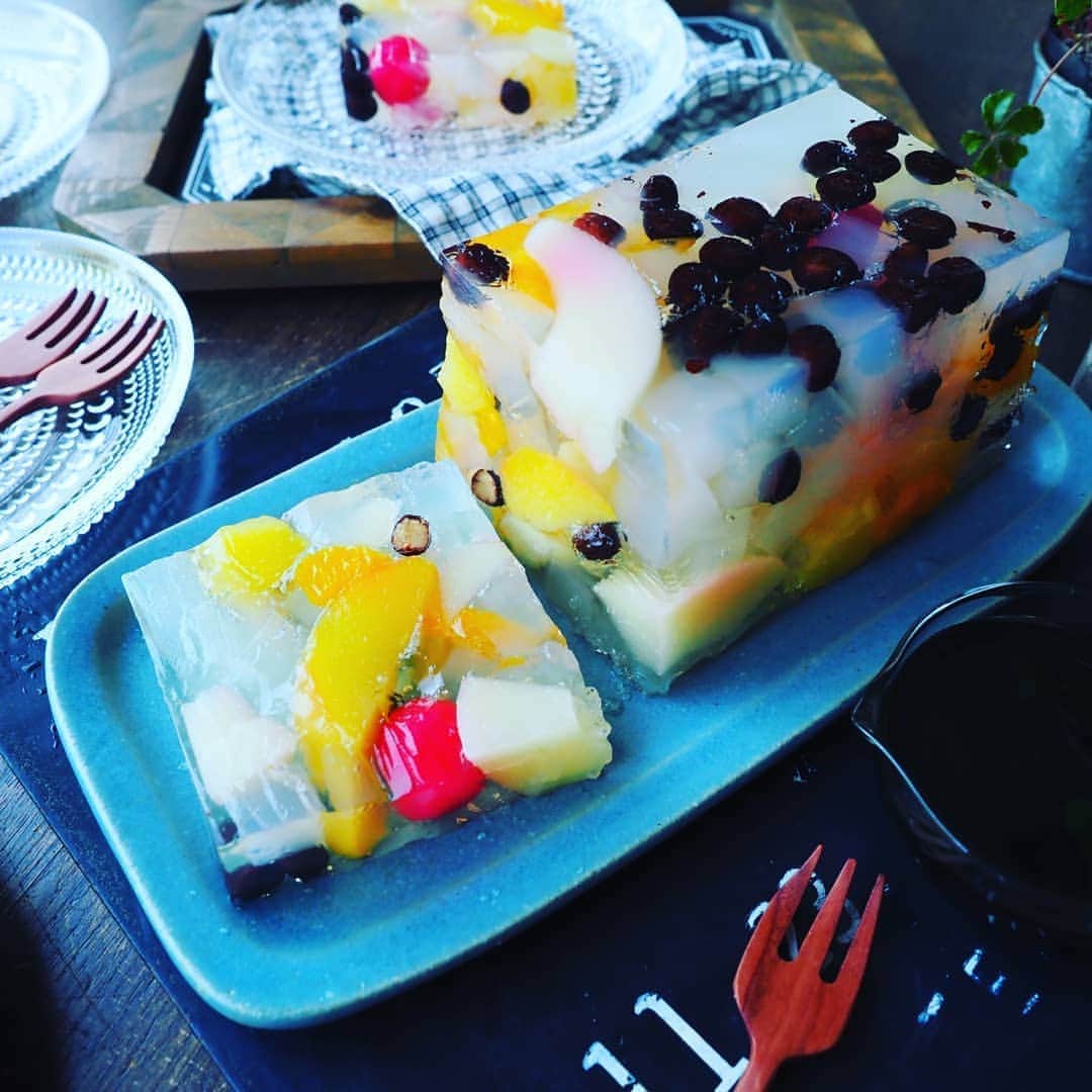 Michiko Maedaさんのインスタグラム写真 - (Michiko MaedaInstagram)「ちょっとレトロなひんやりおやつ💕 あっという間にフルーツみつ豆ゼリーテリーヌ😋🌿  ※※※※※ ※※※※※  #フルーツみつ豆ゼリーテリーヌ #フルーツみつ豆#フルーツみつ豆ゼリー #みつ豆#ゼリーテリーヌ#ゼリーケーキ #昭和レトロ#レトロ#ひんやりおやつ #夏休みのおやつ#あっという間 #めちゃめちゃおすすめです❤️ #レシピは後程ブログにて #IGersJP#IGersjp#IGersj#クッキングラム#デリスタグラマー#おうちごはんlover#コッタ #lin_stagrammer#kurashiru#クッキングラム#クッキングラムアンバサダー#クオカ#エルグルメ#フーディーテーブル#おうちごはんlover#おうちごはん革命#おうちカフェ#ハラペコさんの夏休み」8月16日 17時23分 - shana.mama