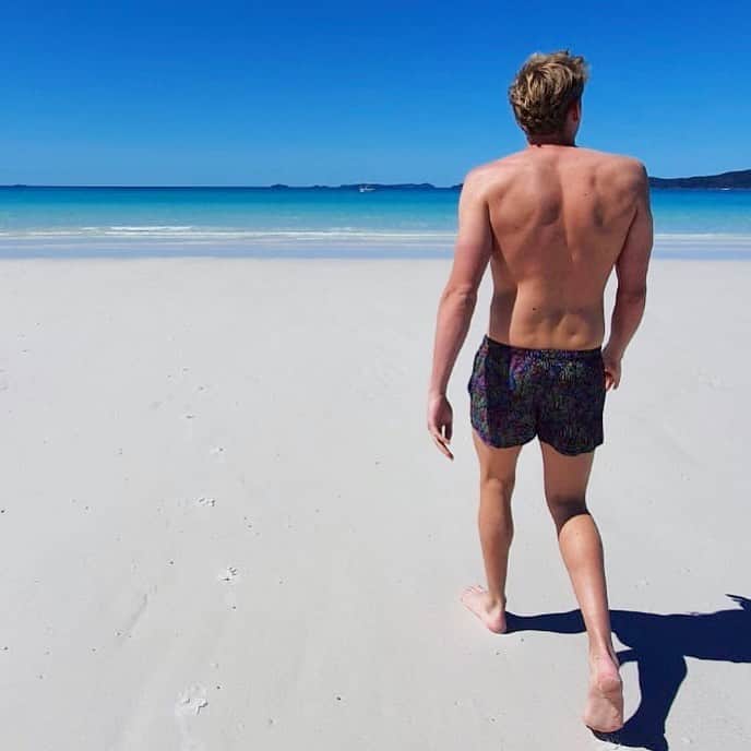 トラビス・マホーニーのインスタグラム：「There are worse places to have lunch... @funkytrunks #funkytrunks #getfunkd」