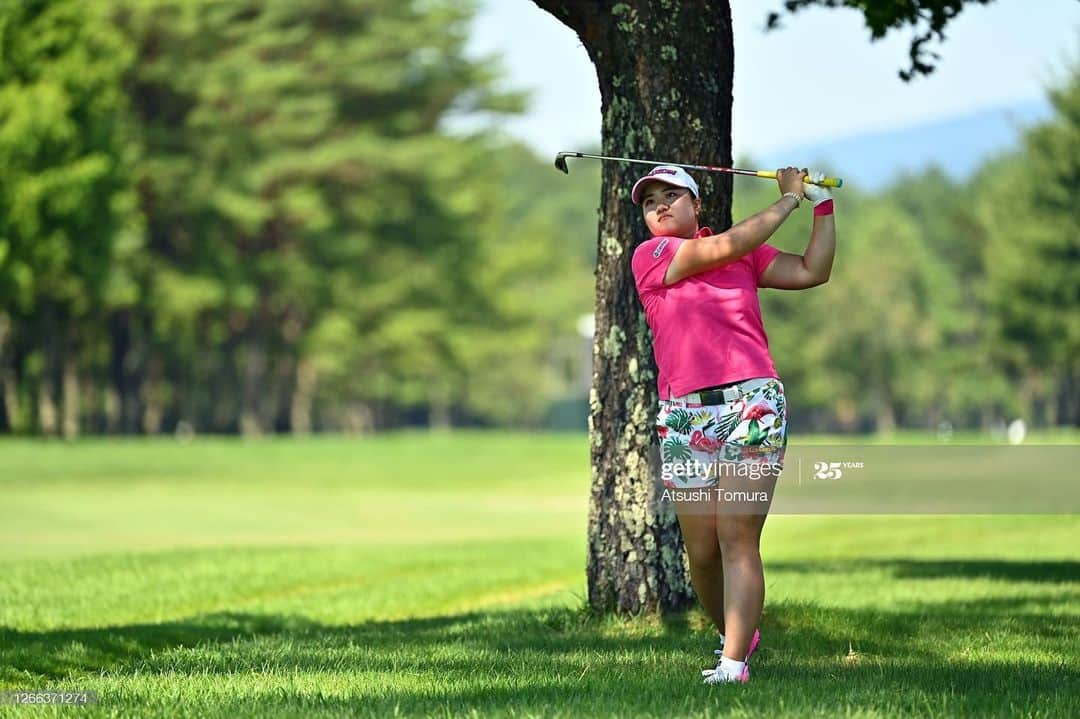 河野杏奈さんのインスタグラム写真 - (河野杏奈Instagram)「. NEC軽井沢72ゴルフトーナメント⛳️ この状況の中、大会を開催してくださって感謝の気持ちでいっぱいです😌😌 . 毎日アンダーでしたが、毎日伸ばしきれず…💦 もっとアイアンの精度を高めて、60台をたくさん出せるように練習します🏌️‍♀️ . 再来週のニトリレディースも頑張ります💪 応援よろしくお願いします🥰🥰 . #nec軽井沢72ゴルフトーナメント  #jlpga#女子プロゴルファー #ゴルフ #マイナビ#golfnettv#Eastern#Castrol #coreforce#loudmouth#srixon#nike」8月16日 17時26分 - annakono_17