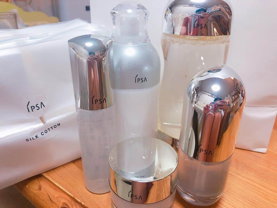 尾島知佳さんのインスタグラム写真 - (尾島知佳Instagram)「基礎化粧品GET💄 よっしゃ、美白肌目指すぞ。 値段もそこそこしたので😂 ケチってしまいそうだ笑 よっしゃ仕事頑張るぞい💪 #ipsa #基礎化粧品 #セラム0 #ザタイムrアクア #meエクストラ #バリアセラム #ザタイムリセットマイクロミスト」8月16日 23時13分 - chika.ojima