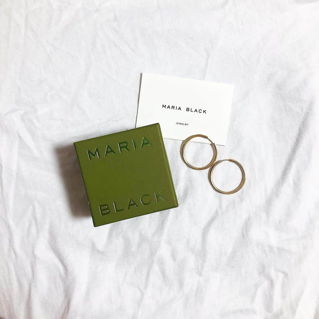のインスタグラム：「最近毎日つけてるピアス💫 simpleかつ上品で、どタイプ。💍#mariablack」