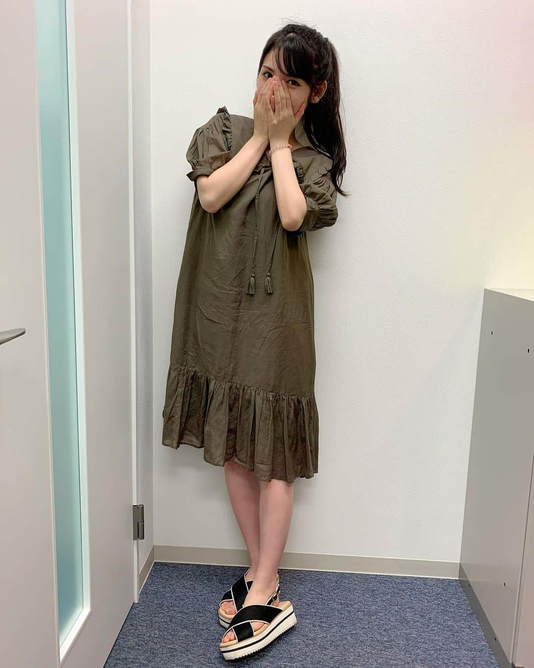 道重さゆみさんのインスタグラム写真 - (道重さゆみInstagram)「ワンピース👗 サンダル👡 @31sonsdemode   毎日暑いですが水分しっかりとって熱中症にも気を付けてくださいね。」8月16日 17時53分 - sayumimichishige0713