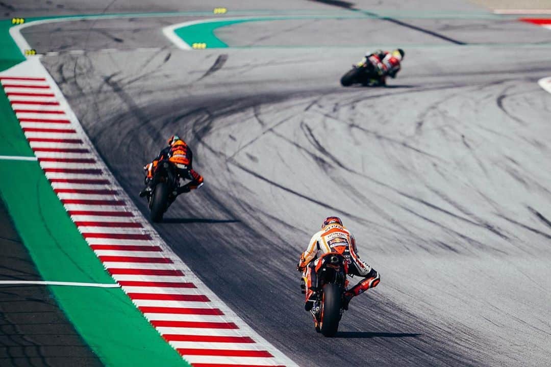レプソル・ホンダのインスタグラム：「Time to hunt 🏹 ⠀⠀⠀⠀⠀⠀⠀⠀⠀ 🇦🇹 #AustrianGP #MotoGP #SB6 #StefanBradl #Repsol #Honda #RepsolHonda #HRC #RC213V #ThePowerOfDreams #Racing #Motorcycle #Team #OneHeart #RedBullRing」