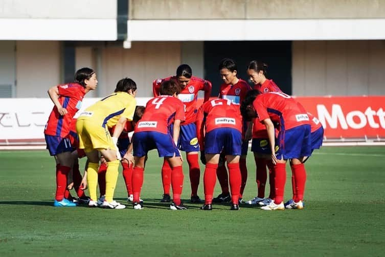 川島はるなさんのインスタグラム写真 - (川島はるなInstagram)「. vs INAC △1-1 . 暑い中沢山のご声援 ありがとうございました。 課題を受け止めまた1週間いい準備をします。 . そして、、 みなみ100試合おめでとう‼️ 全ての試合がステラっていうのも感慨深い🤔 これからも頼りにしてるよキャプテン😊👍⚽️✨ . #ノジマステラ #なでしこリーグ #女子サッカー #石田みなみ #同期 #100試合達成」8月16日 18時03分 - haruna__kawashima