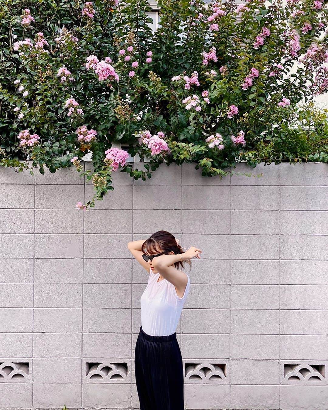 生駒幸恵さんのインスタグラム写真 - (生駒幸恵Instagram)「可愛いお花が咲いてた😊🌸 今年は旅行もできずこのまま秋になりそうだけど、ありがたいことにお仕事がめちゃくちゃ忙しい日々です🎨 久しぶりに今週は土日もおやすみなし！ がんばるっっ✊🏼💗」8月16日 18時05分 - sachi_918