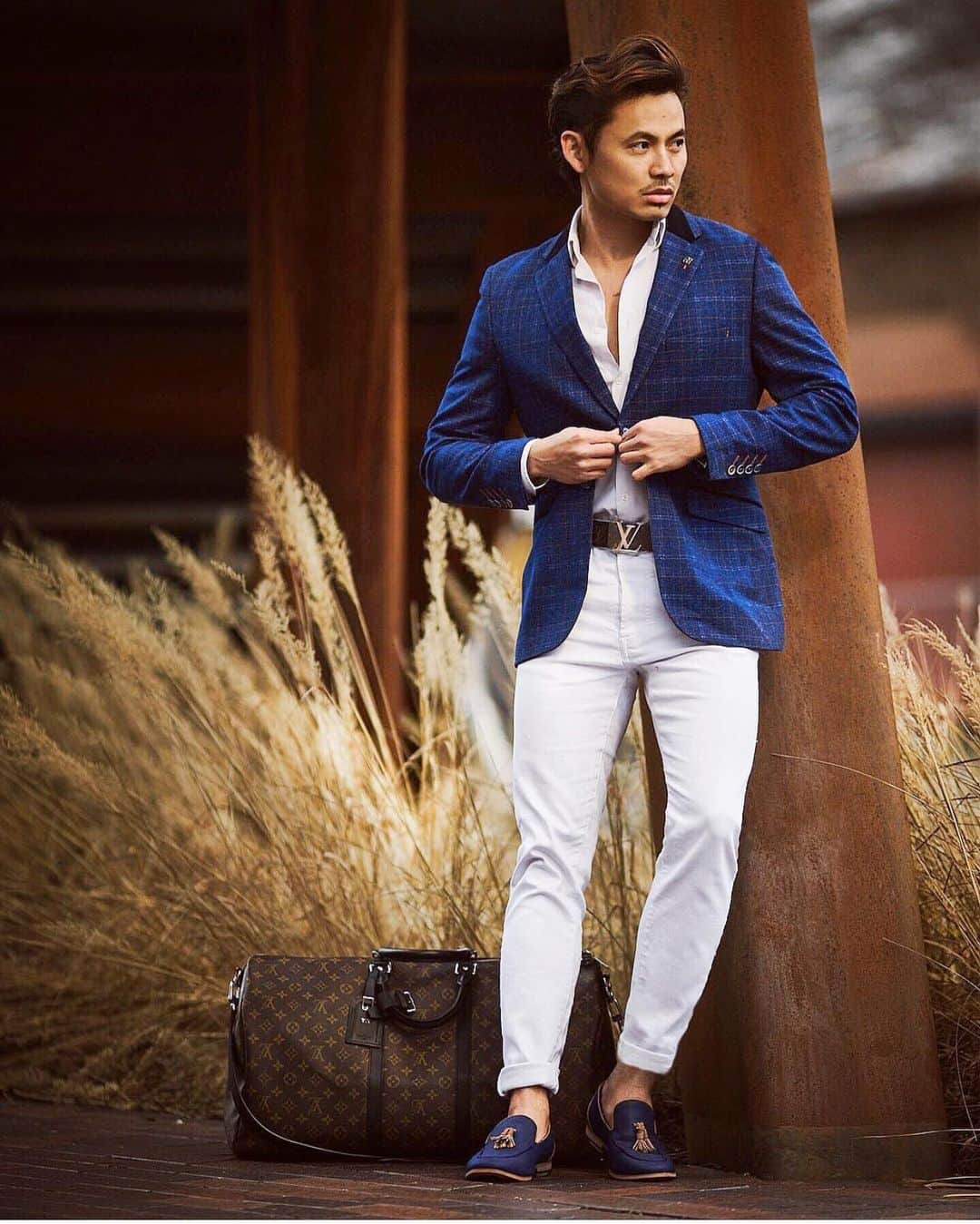 のインスタグラム：「Love the Fit & Electric Blue of this outfit by @StylebyTommy 💥 #StylebyTommy. Check out his Latest Trends @StylebyTommy 💫 / Hairstyles @byTommyStyle ✂️.  _ Be sure Follow & Tag us on your photos @Style4Guys / @MenStreetPost ! For your chance to be feature HERE!」