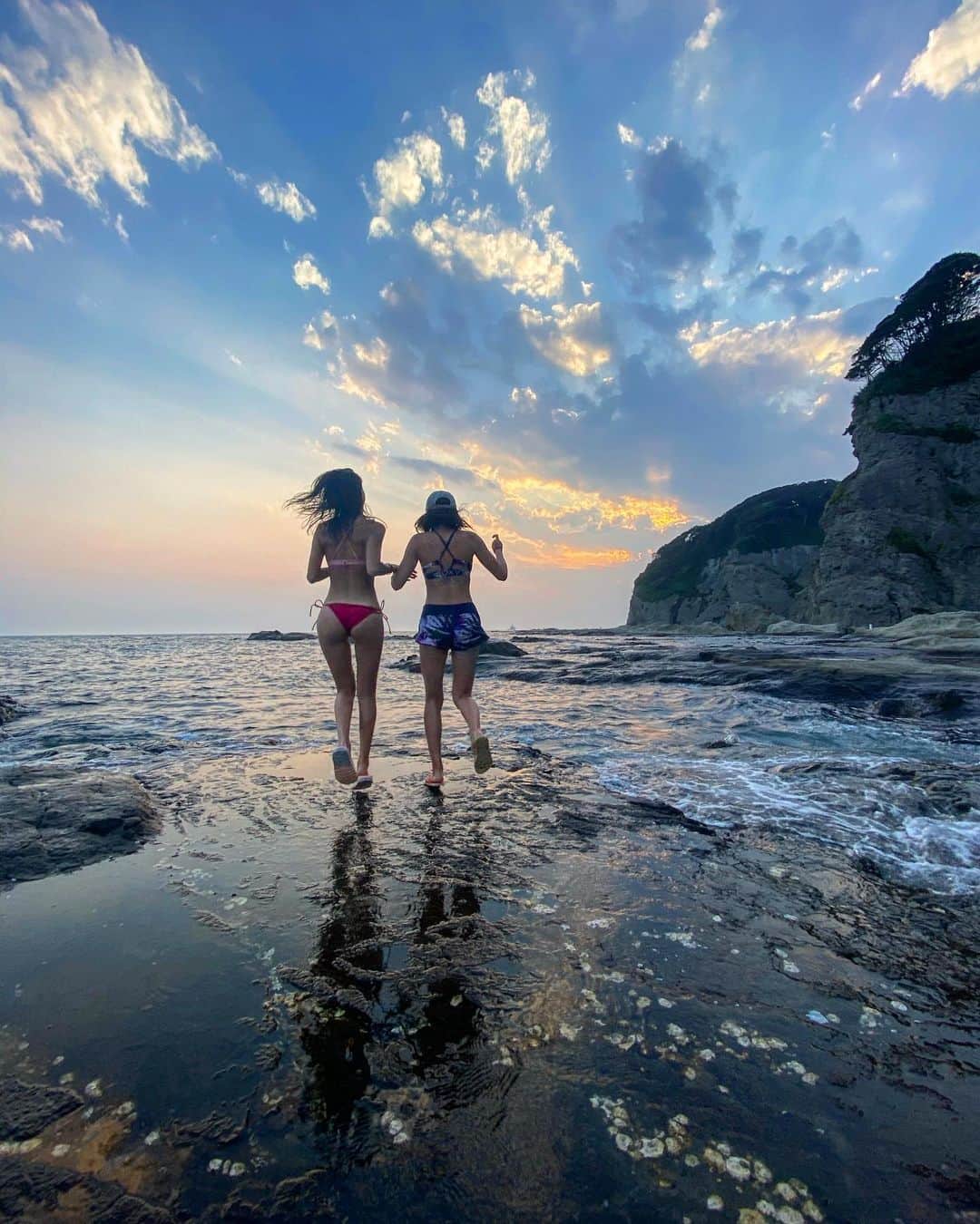 藤井アルダのインスタグラム：「#sunset  #summertime   夏だー🌻🌞」