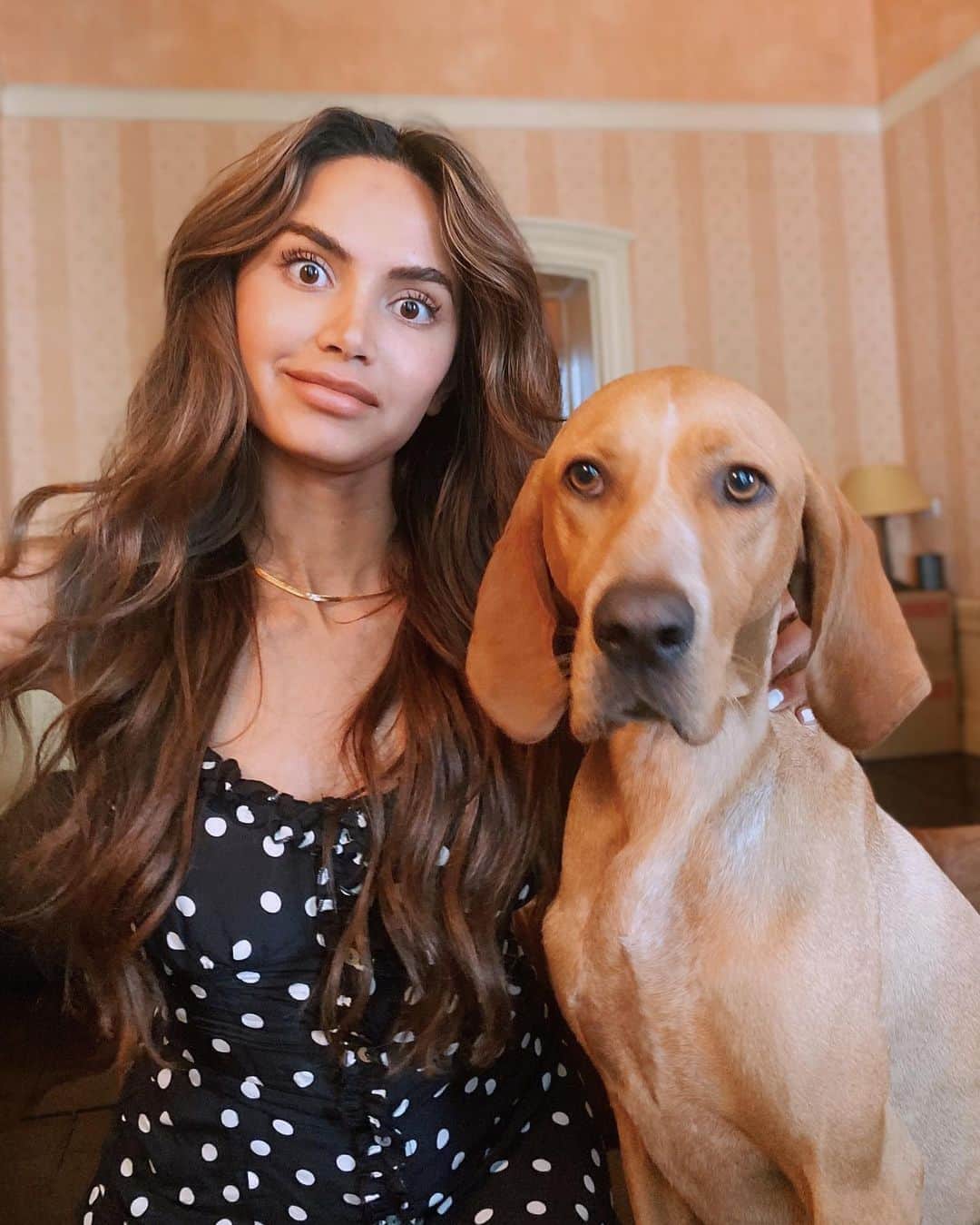 Diipa Büller-Khoslaのインスタグラム：「They always say you end up looking like your doggos. Who looks more like Kubii and who looks more like Bimbii?🐶 @kubiiandbimbii @olegbuller」