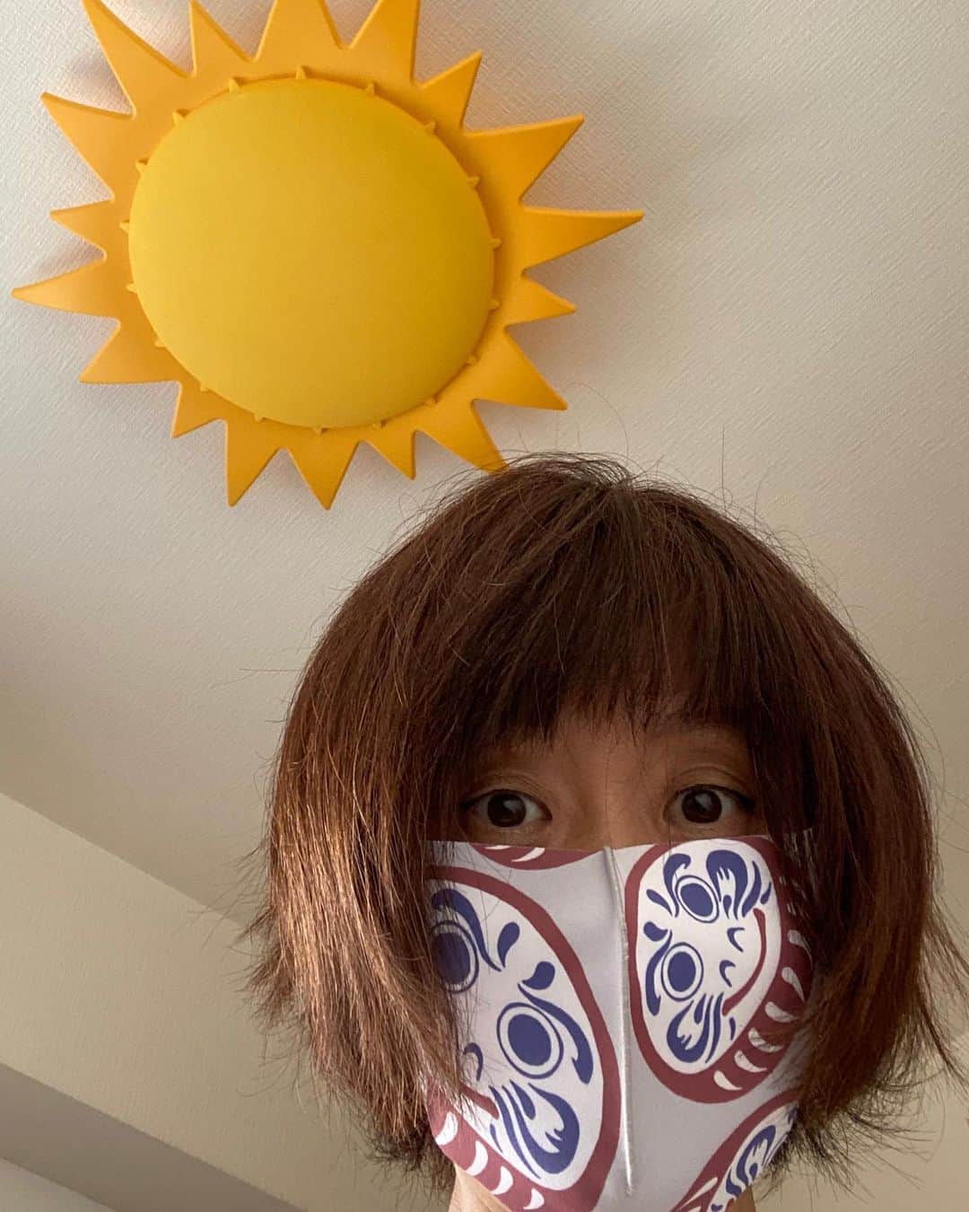 田村直美のインスタグラム：「レインボーFM EMOTIONAL BEAT 〜田村直美の好きで何が悪い？〜 楽しかったわぃ✨ｱﾘｶﾞﾄ  次回9/19 テーマは　 「秋の豊作たむら祭り‼️」です なにかーって言うと Pearlも新生Pearlも田村直美もTenpackも活動全部　どこからでもリクエストください メッセージは質問でも悩み事でも...🤣  待ってまーす  京都のかっこいいイラストレーター朝さんところの　冷感素材を使ったマスク いいでしょ👍 もちろん　洗って使えます  朝ちゃんblog https://ameblo.jp/nanoyotta/ マスク購入は 10-9@nano.kyoto」
