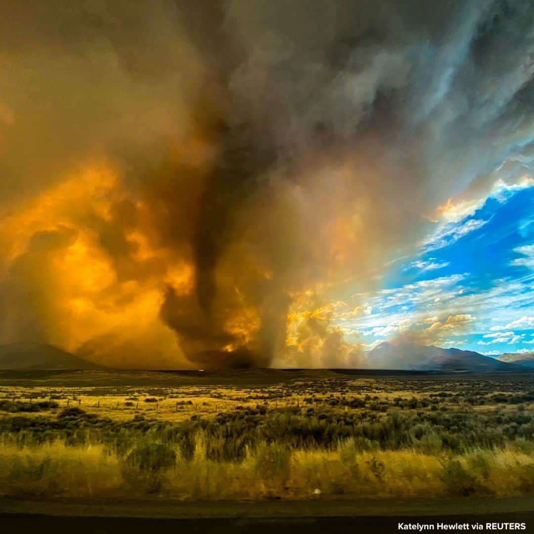 ABC Newsさんのインスタグラム写真 - (ABC NewsInstagram)「Funnel appearing in thick plume of smoke from the Loyalton Fire is seen in Lassen County, California. #fire #california」8月16日 18時59分 - abcnews