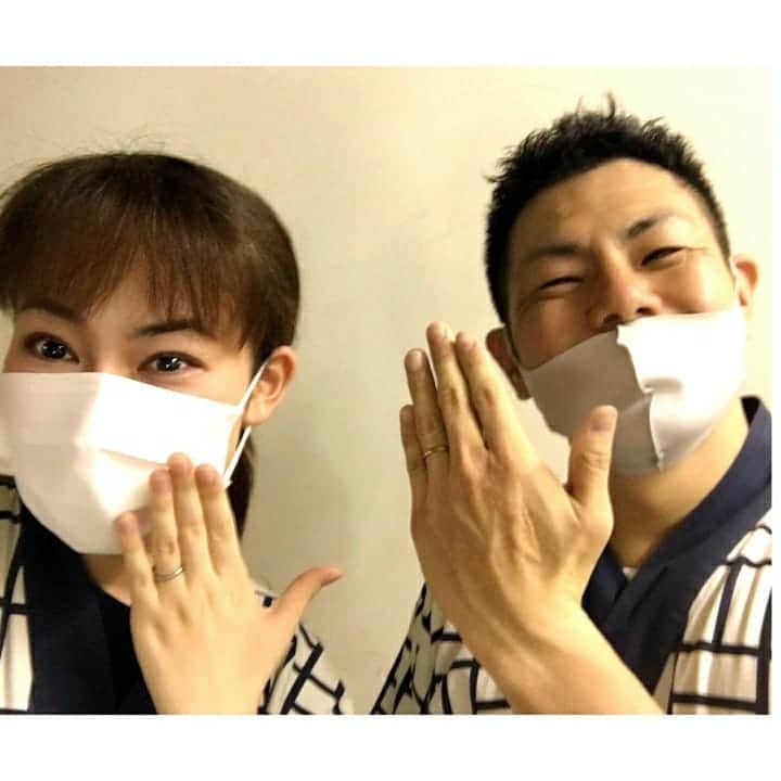 太田芳伸のインスタグラム：「極新喜劇でしたー。 珍しい役でしたー。 . 矢内井玲奈ちゃんと夫婦役でしたー。 テンション上がってるのか ずっとこの顔。 . 周りの人達が引いていた。 それだけは分かりました。 . ヤクザ役以外の時はよくこの顔なるので それで役当ててください。 . 皆さん劇場でお待ちしてま～す。」