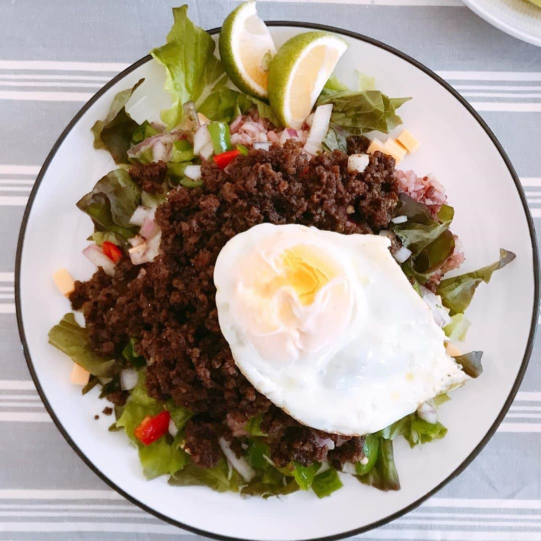 三好ジェームスさんのインスタグラム写真 - (三好ジェームスInstagram)「クミンたっぷりカレー風味のエスニック飯！  コウさんのチョップドサラダの教えを取り入れながら^_^  #エスニック#飯#ethnic#カレー風味のタコライス#タコライス#チョップドサラダ#コウケンテツ#柑橘系#さっぱり#egg #旨い #リピ決定#たべごころ」8月16日 19時01分 - james.arita2946