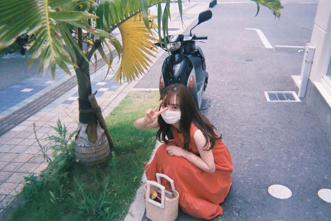 横山紗弓さんのインスタグラム写真 - (横山紗弓Instagram)「ㅤㅤ マスクマン😷✌️ あ、私のバイクじゃありません #写ルンです #さゆみの写ルンです」8月16日 19時01分 - 1129sym