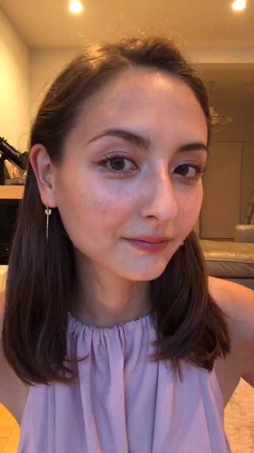のインスタグラム：「印象に残るキャットアイメイクを紹介！毎日マスクを付けてるからこそ目元を強調して好印象を残す。今回はローズ系のカラー。スッピンの状態からスキンケア、ナチュラルベースメイク、そしてアイメイクを魅せます！  Background Music / Spotify Playlist “Suunto7 - Sunset” by Elli Arakawa @elliarakawa」
