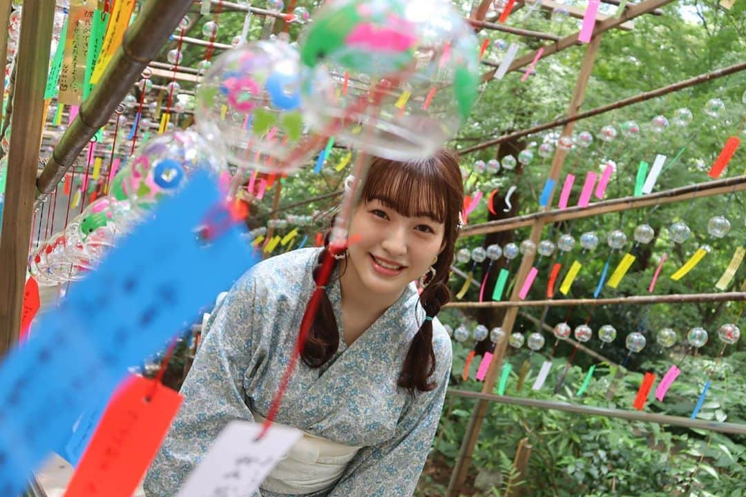 田島芽瑠さんのインスタグラム写真 - (田島芽瑠Instagram)「夏の音色を感じに🎐  かえる寺の風鈴まつりです🐸 ※周りに人がいない時にマスクを外して撮影しました！ 沢山の風鈴が飾られていて、風が吹くたびにチリンチリンと鳴って心地良い音色にうっとり☺️  涼みに行くにはもってこいの場所でした🎋 暑い日々が続きますが、熱中症などにはお気をつけて…。  #かえる寺 #如意輪寺 #風鈴 #風鈴祭り #風鈴まつり #如意輪寺かえる寺 #小郡 #小郡市 #福岡 #福岡観光 #福岡旅行 #ふくおか #fukuoka #fukuoka_camera #fukuokapics #浴衣 #浴衣ヘアアレンジ #浴衣女子 #浴衣ヘア #浴衣コーデ #アンティーク #アンティーク着物 #レトロ着物 #yukata #夏コーデ #夏 #windchimes #windchime #福岡県 #博多」8月16日 19時09分 - meru_chan_official