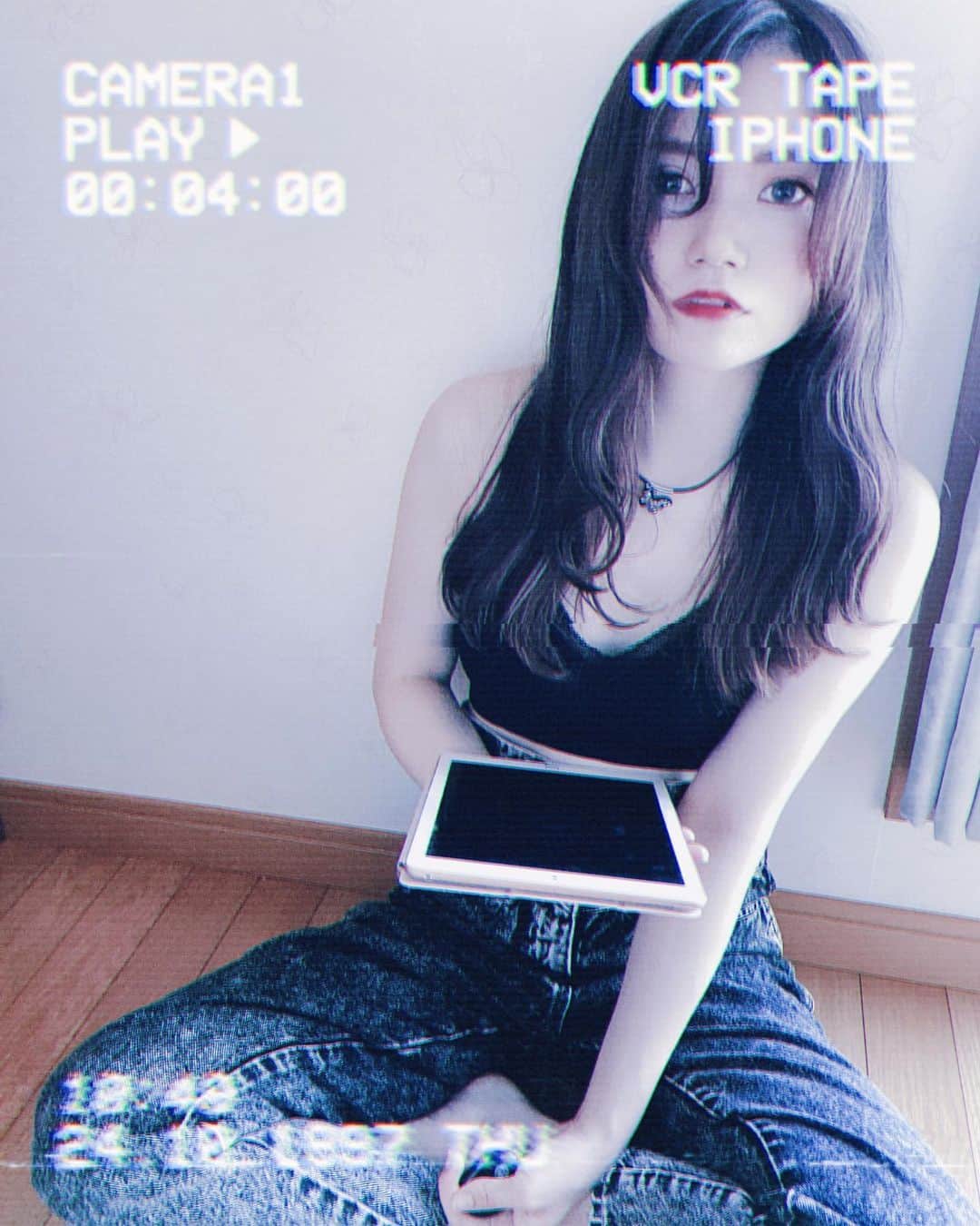 のインスタグラム：「My heart is drenched in wine But you'll be on my mind Forever...🦋  好きな曲の歌詞」