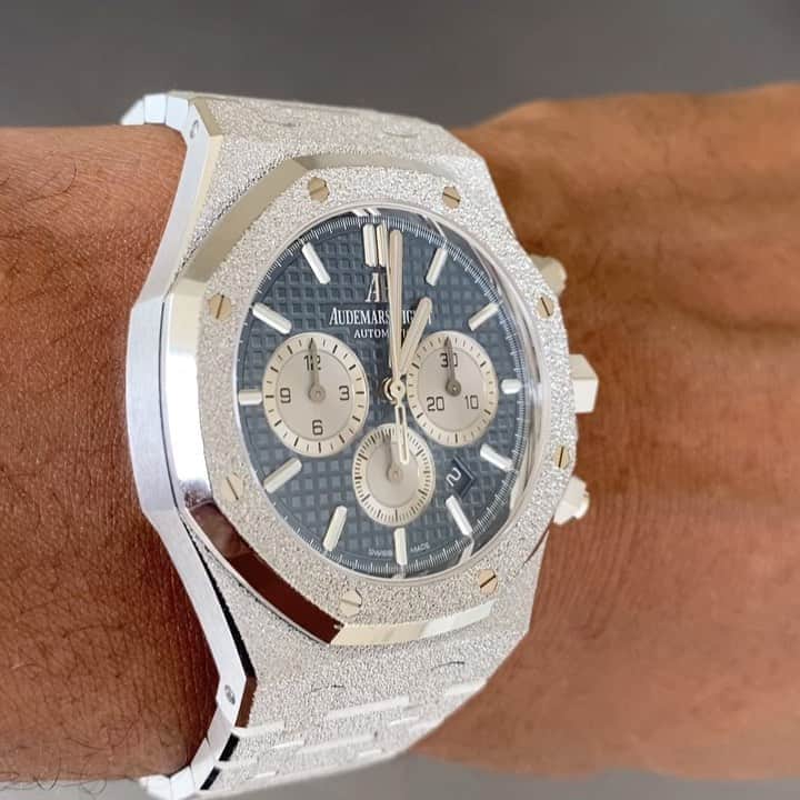 カルフィン・ヨン・ア・ピンのインスタグラム：「This is what I got myself for my birthday last month 🥶 #frosty」