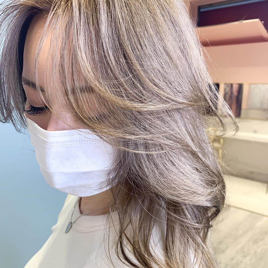 原涼香のインスタグラム：「𝐍𝐮𝐝𝐞 𝐛𝐞𝐢𝐠𝐞  そろそろ、秋モード🤎　と、おくれ毛❤︎」