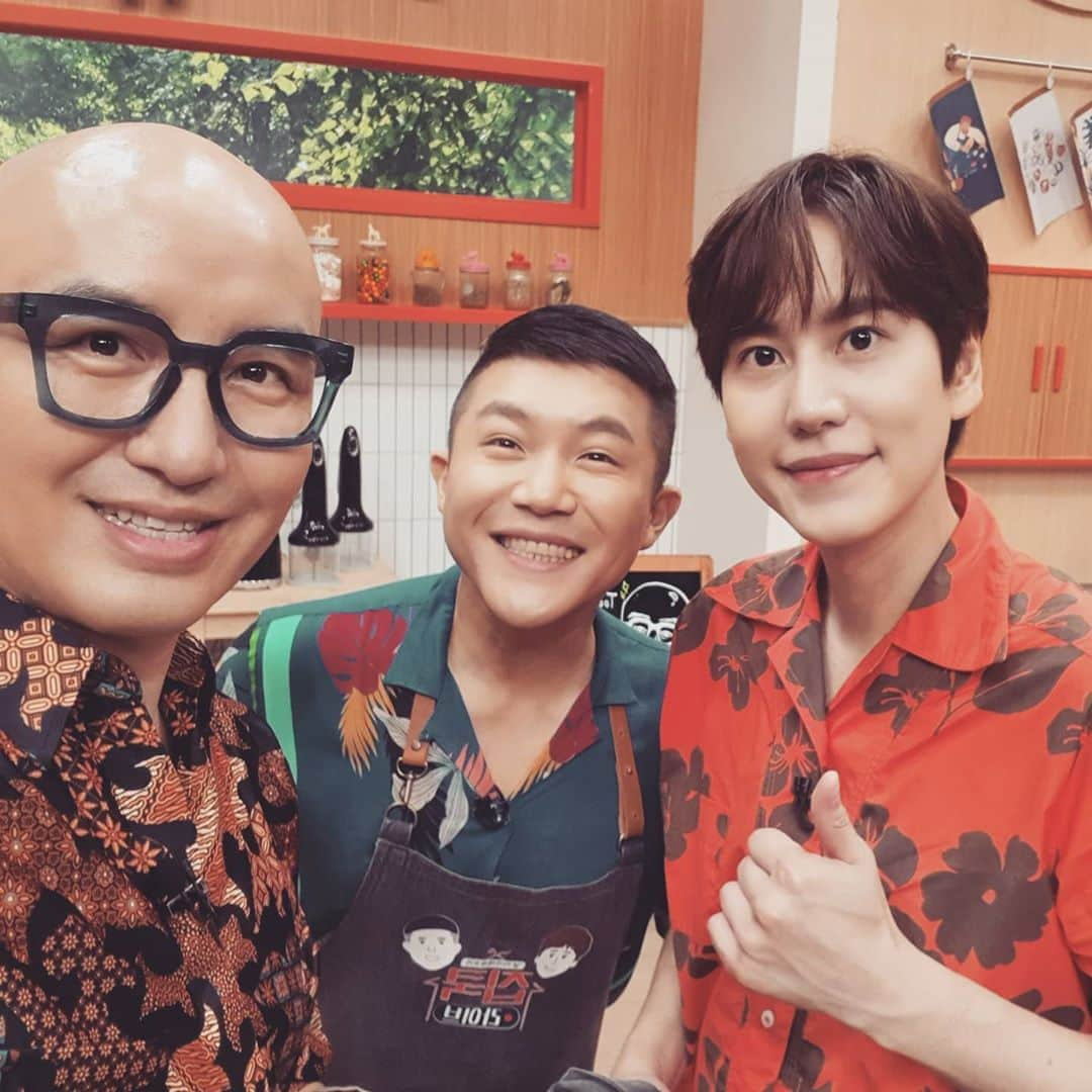 ホン・ソクチョンさんのインスタグラム写真 - (ホン・ソクチョンInstagram)「#집쿡라이브 #규현 #조세호  1시간 생방송.  정신없이 땀만냈어 ㅋㅋㅋㅋ생방송은 역쉬 재밌다  긴장감 쩔어 #올리브티비」8月16日 19時26分 - tonyhong1004