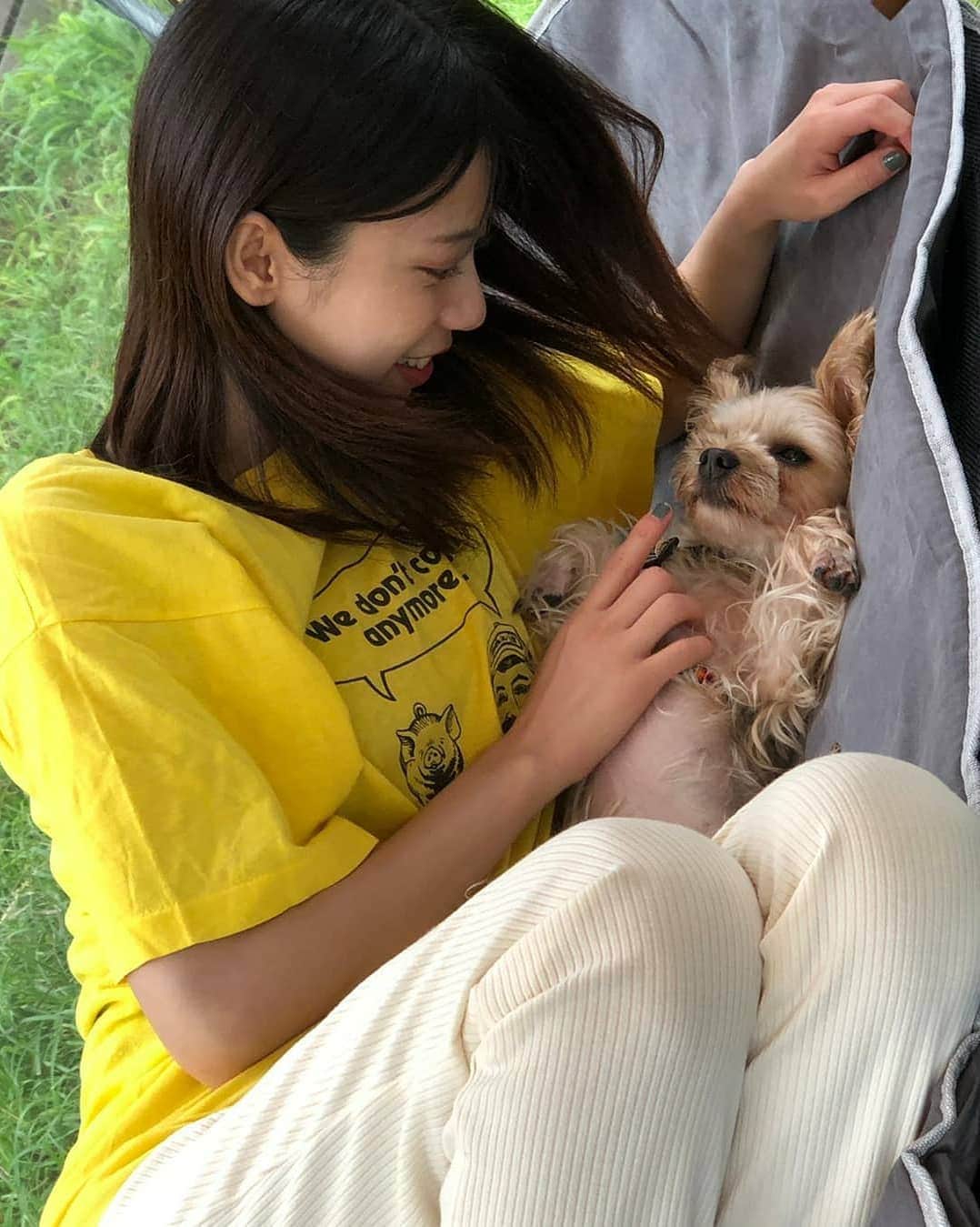 溝口恵さんのインスタグラム写真 - (溝口恵Instagram)「愛犬と溝口。 仲良しです。  #ひじめぐ #愛犬 #dogstagram #dogsofinstagram #dog #犬のいる生活 #仲良し」8月16日 19時28分 - mizomegudesu78