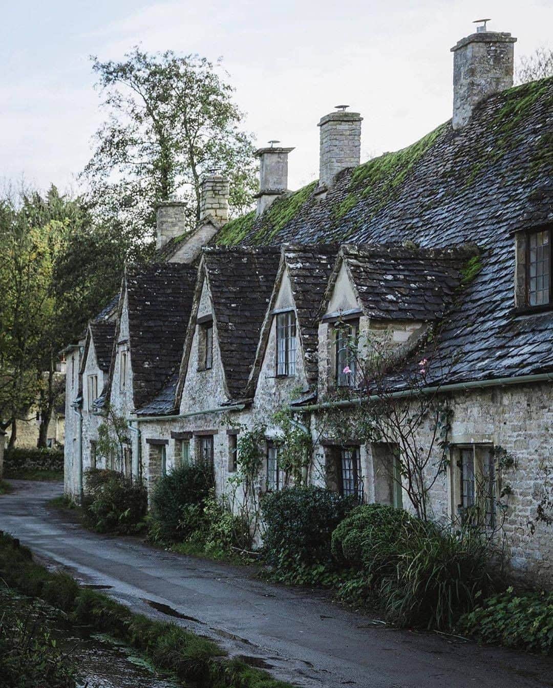 Discover Earthさんのインスタグラム写真 - (Discover EarthInstagram)「Have you followed @jameslloydcole yet? He posts incredible photos of cottages & beautiful landscapes from England & all over Europe! Follow @jameslloydcole to see more 🇬🇧 #england #discoverengland #discoverunitedkingdom」8月16日 19時31分 - discoverearth