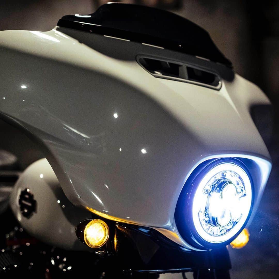 Harley-Davidson Japanさんのインスタグラム写真 - (Harley-Davidson JapanInstagram)「熱帯夜を切り裂け。#ハーレー #harley #ハーレーダビッドソン #harleydavidson #バイク #bike #オートバイ #motorcycle #cvoストリートグライド #cvostreetglide #cvo #flhxse #ミルウォーキーエイト #milwaukeeeight #ツーリング #touring #至上 #supreme #2020 #自由 #freedom」8月16日 19時32分 - harleydavidsonjapan